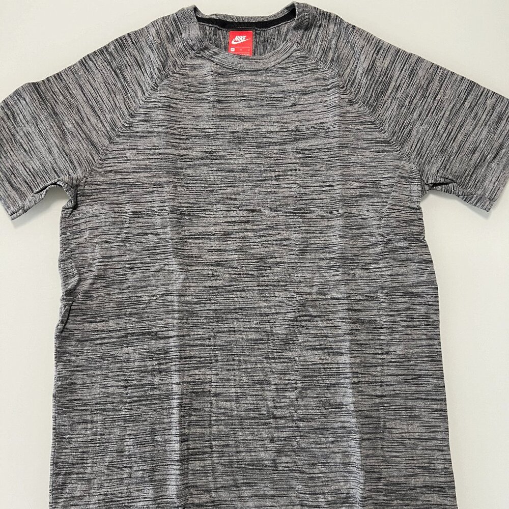 Nike Tech Knit Short Sleeve T-Shirt Grey Medium 832186-091-010